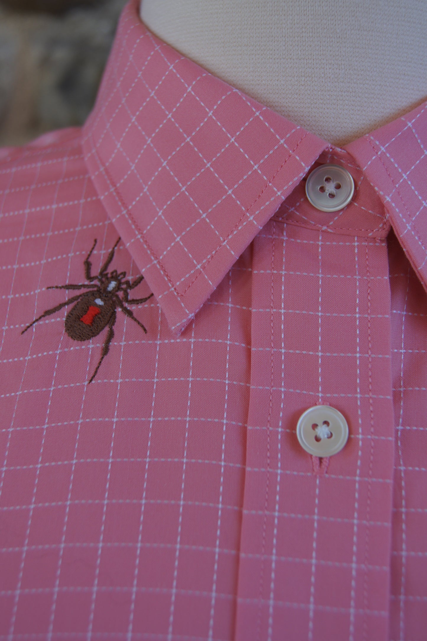 Peligro oculto: camiseta de Lotus